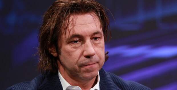 Мостовой отреагировал на слова Карпина, который назвал его обиженным мальчиком