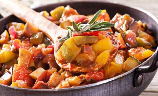 Вкусное овощное рагу с мясом и кабачками