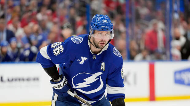 Российского хоккеиста назвали лучшим игроком марта в НХЛ