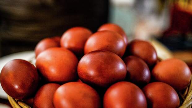 Россиянам перечислили безопасные красители для пасхальных яиц