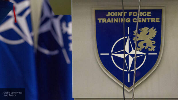 США расширяют военное присутствие НАТО, чтобы "чужими руками" напасть на Россию 