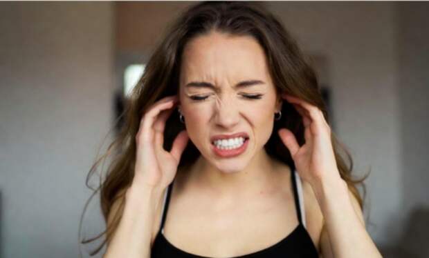 Новый вирус осени поразил страну вспышками жара и болей в ушах