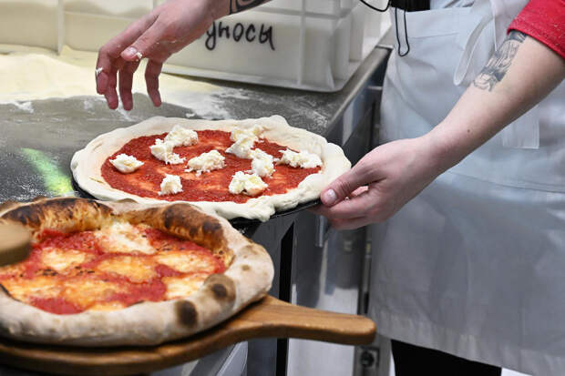 Суд отказал россиянину в бесплатной пицце на сто лет за татуировку