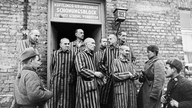 Советские солдаты освобождают узников Освенцима, 1945 г. история, события, фото