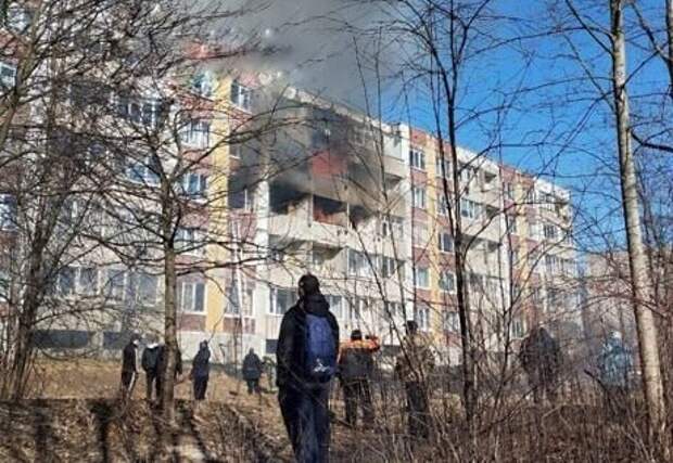 В Ленинградской области случился пожар в многоэтажном доме после взрыва газа