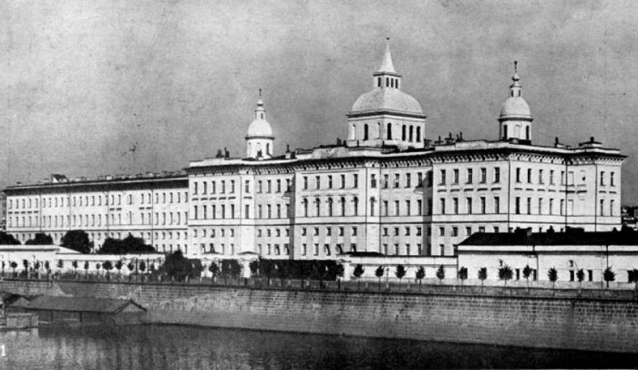 Московский Воспитательный дом, выстроенный на деньги щедрого мецената Демидова./Фото: images.1743.ru Московский Воспитательный дом, выстроенный на деньги щедрого мецената Демидова./Фото: images.1743.ru