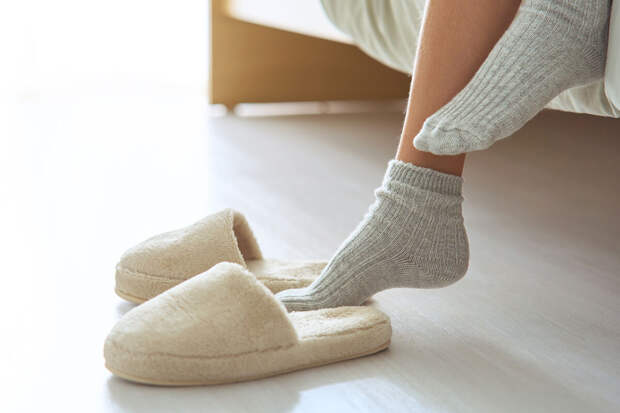 El Confidencial: ношение тапок дома ослабляет мышцы ног
