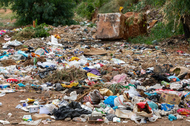 Священник попытался заживо закопать девочку на свалке и попался
