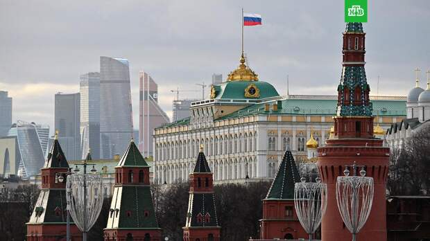 Москву ко Дню защитника Отечества украсили 450 плакатами