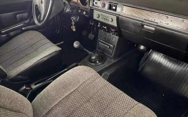 Почти новая: 38-летнюю Волгу продают по цене Lada Vesta