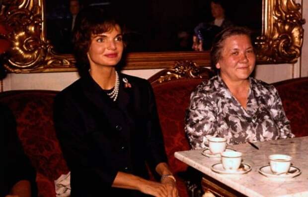Самая нестандартная первая леди СССР: Почему появление жены Хрущева в Европе вызвало ажиотаж