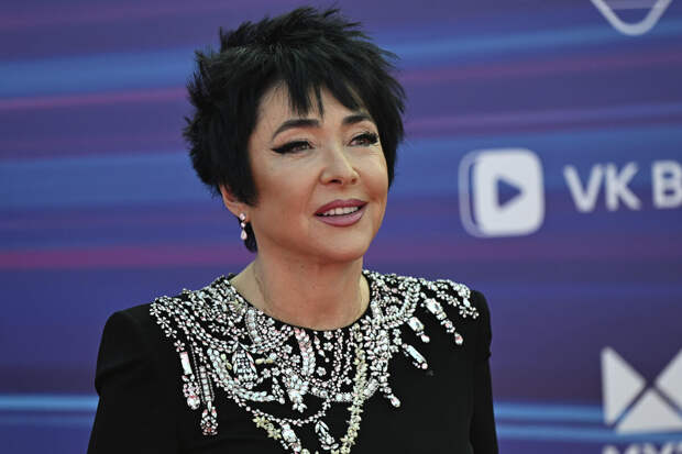 Певица Лолита увеличила гонорар и сократила частные выступления