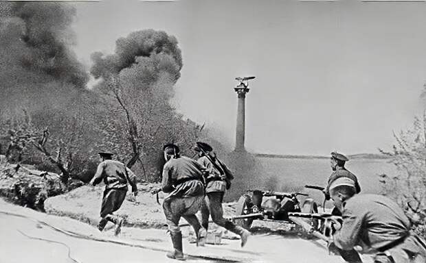 Советские войска освобождают Крым, Севастополь, 1944 год.