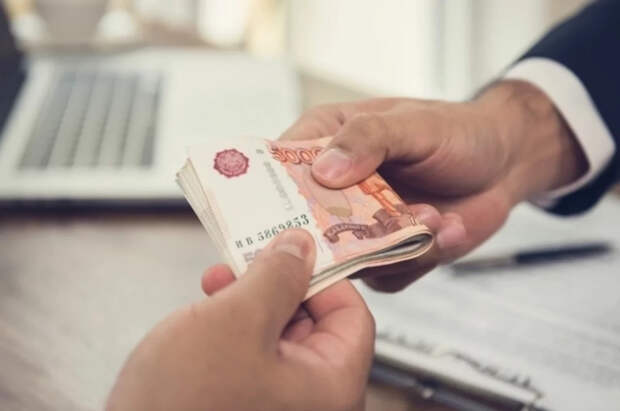 В Госдуме рассказали, кому обязаны выдать 13-ю зарплату в 2025 году