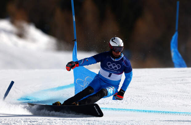 Итальянский сноубордист появился на Олимпиаде с российским флагом на шлеме