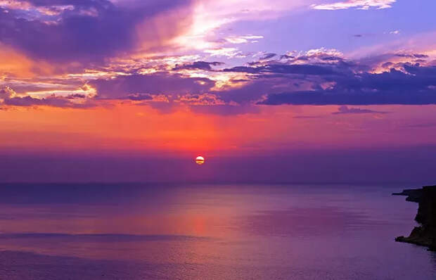 Сиреневый закат на Чёрным морем