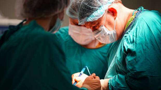 «Сбежался весь морг»: в теле умершего нашли червя длиной несколько метров