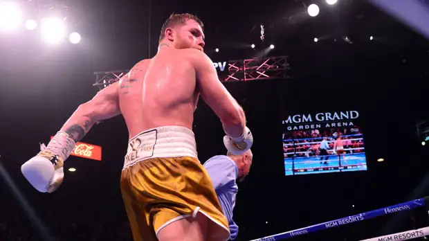 Альварес нокаутировал Планта и стал абсолютным чемпионом мира по боксу