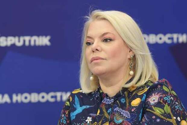 Актриса Поплавская обвинила вечеринку Ивлеевой в «голой» новогодней постановке