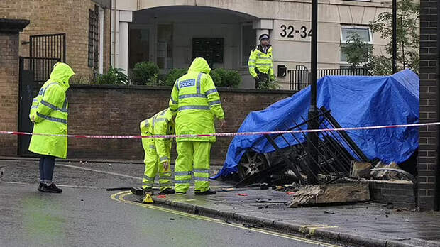 Автомобиль протаранил дом престарелых в Лондоне, трое погибли