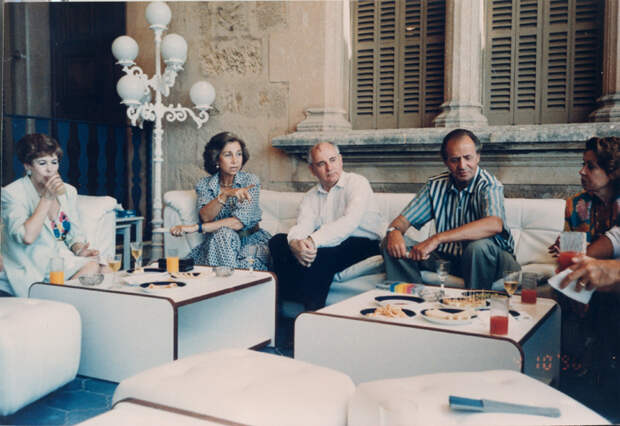 Раиса и Михаил Горбачевы в гостях 