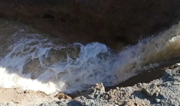 Фотеево в Нижнем Тагиле остался без холодной воды из-за лопнувшей трубы