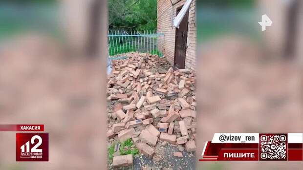 Сотрудницу спортшколы завалило кирпичами на рабочем месте в Хакасии