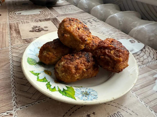 Добавляю эту крупу вместо хлеба: котлеты получатся вкуснее, чем в дорогом ресторане — сочные, нежные, воздушные