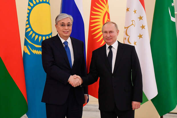 Путин поздравил Токаева с проведением референдума по конституции Казахстана
