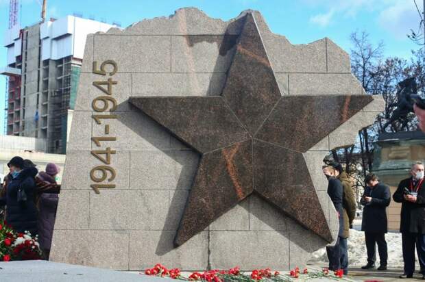 Памятник 18-й дивизии Народного ополчения открыли на Ленинградке
