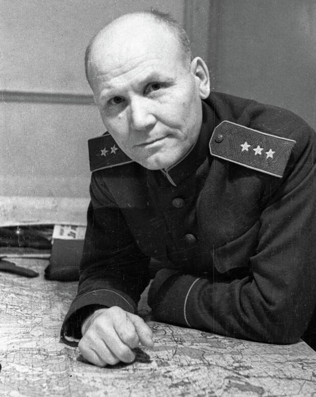 Генерал-полковник Иван Степанович Конев, командующий войсками Степного фронта. 1943 г.