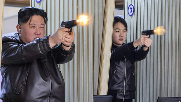 Ким Чен Ын с дочерью пострелял из самого лучшего пистолета