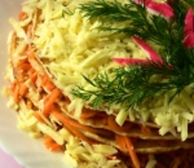 Закусочный торт из курицы с морковью