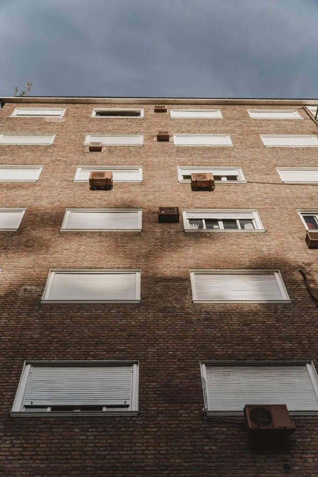 За безопасность "заплатят": в Питере планируют возвращать деньги семьям за установку замков на окна