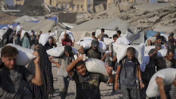 Посол Гальперин: Россия не предлагала поучаствовать в сбросе гумпомощи на Газу