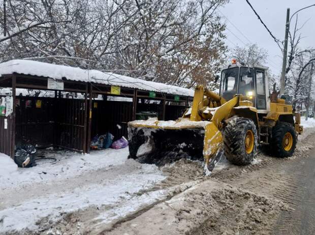 Более 250 контейнерных площадок расчистили после снегопада в Нижнем Новгороде