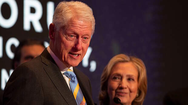 Билла и Хиллари Клинтон вызвали в Конгресс США для дачи показаний по делу финансиста Эпштейна