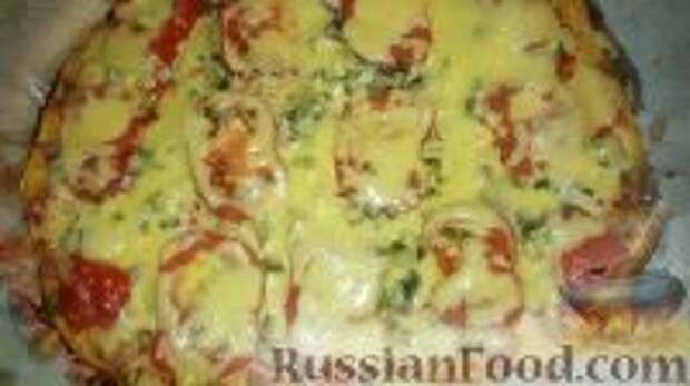 Фото к рецепту: Пицца по-итальянски (с колбасой и маринованными огурцами)