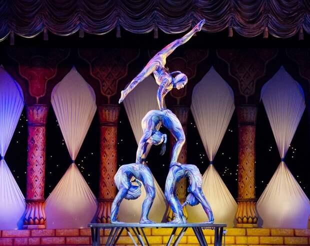 acrobats-412011_960_720