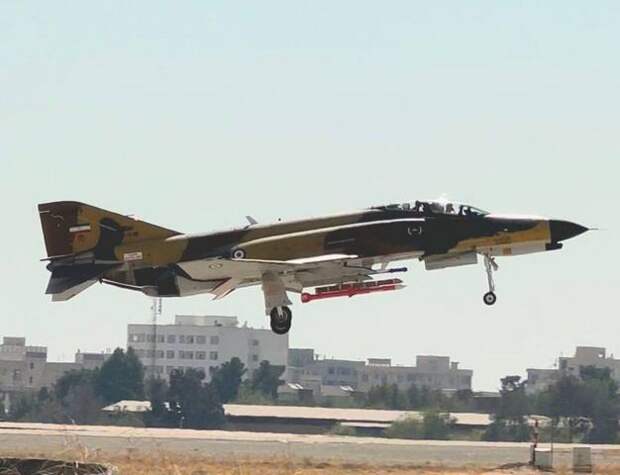 Иран поднял в небо свои истребители F-4 Phantom II
