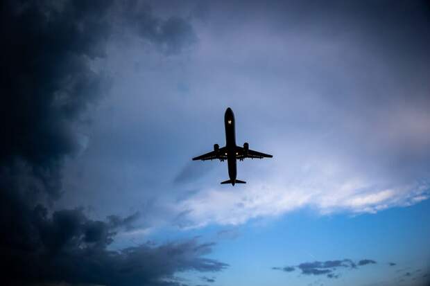 Как пилоты пассажирских самолетов избегают бури