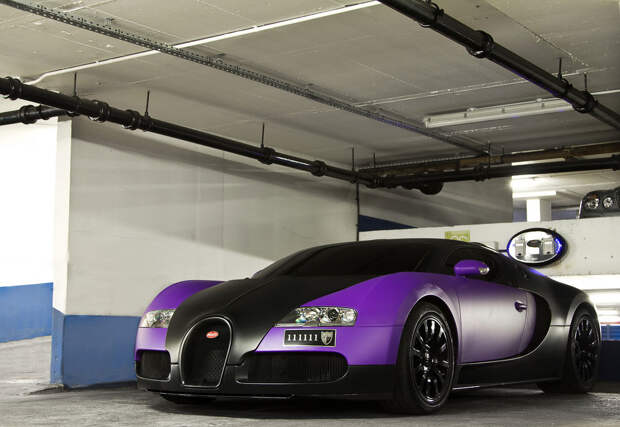 Фиолетовый Bugatti Veyron