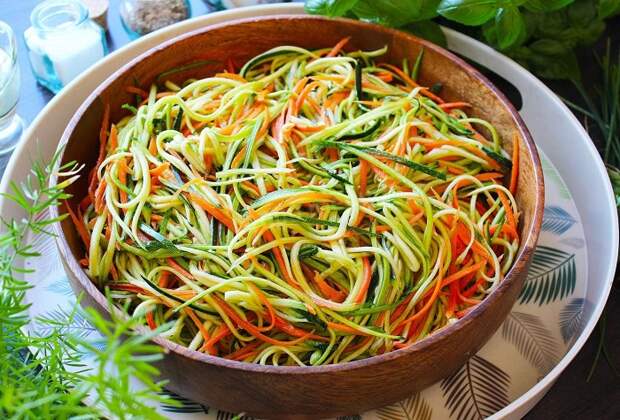 Овощи должны напоминать лапшу. / Фото: attuale.ru