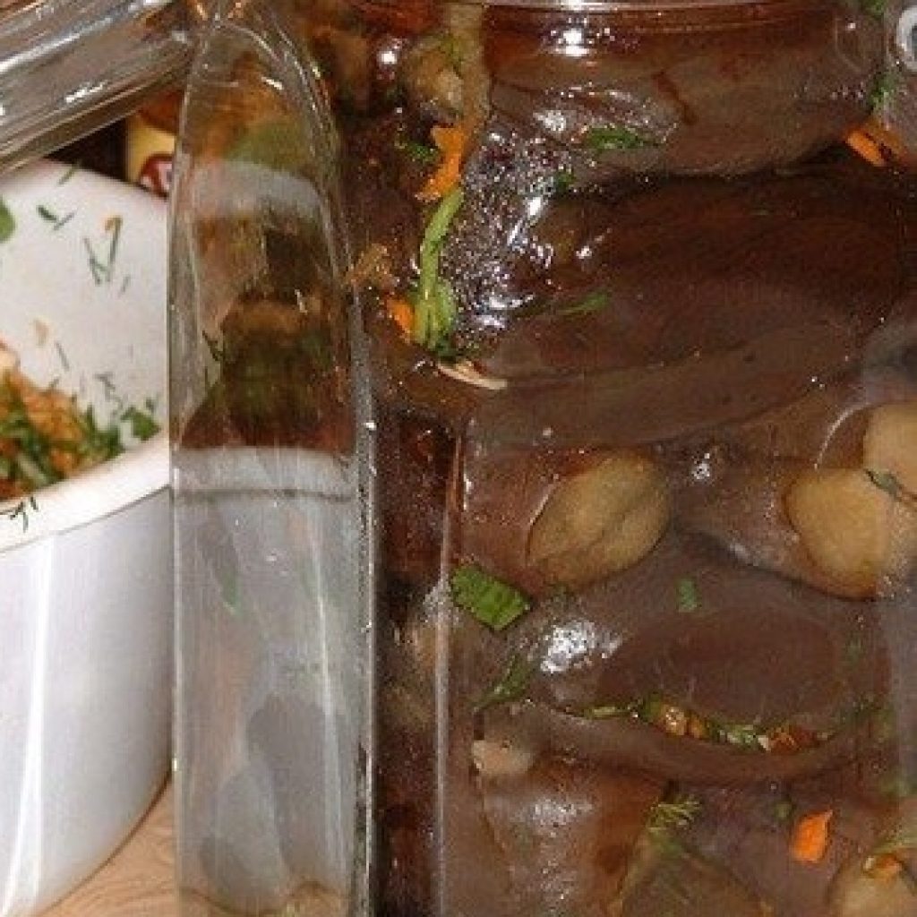 Маринованные баклажажаны, фаршированные зеленью