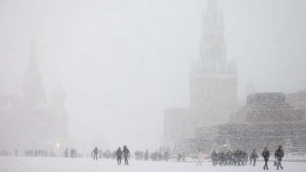 Синоптик Леус спрогнозировал небольшой снег и гололёд в Москве