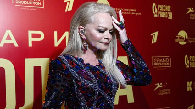 Super: Лариса Долина задолжала налоговой 21 тысячу рублей