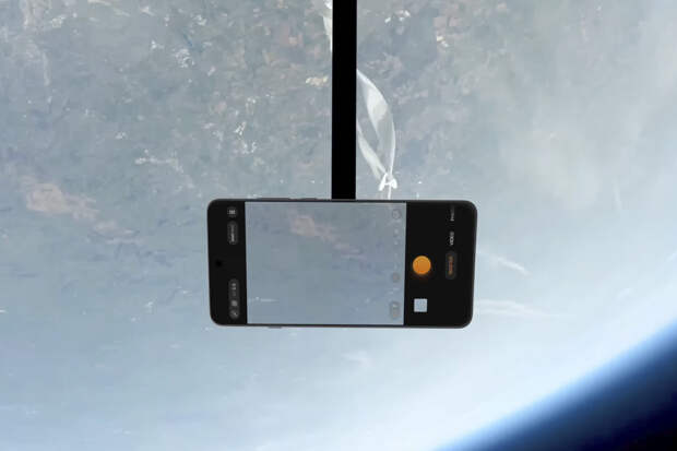 GSMArena: Oppo отправила смартфон в космос, чтобы сделать фото Земли