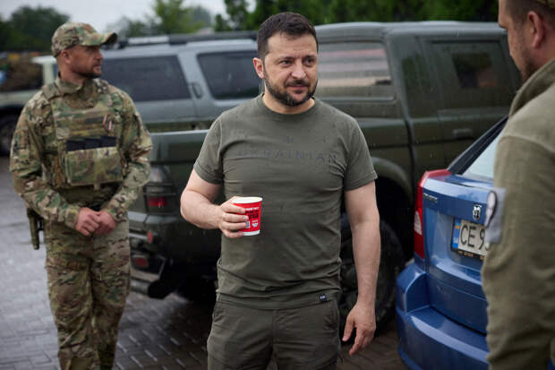 CNN: Зеленский начинает день в 4 утра и пьет много кофе