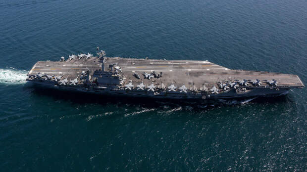 КСИР: ВМС Ирана нанесли удар по авианосцу "Авраам Линкольн" в Оманском заливе