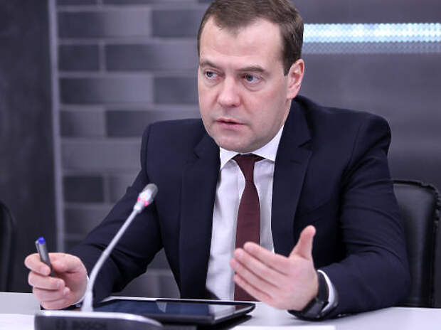 Давайте поделим ответственность: Медведев заявил, что за 